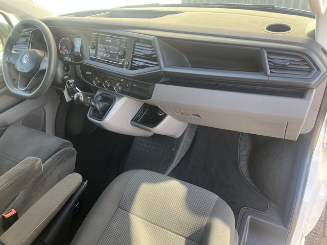 Volkswagen TRANSPORTER 2.0 TDI L2H1 Sortimo Kastinrichting Trekhaak 2200kg trekgewicht Airco Cruise controle Camera App connect Telefoonverbinding Apple carplay Euro 6 Ladekasten 1e eigenaar