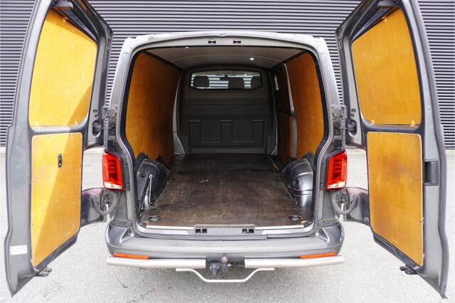 Volkswagen TRANSPORTER L2H1 150pk Trekhaak Apple Carplay Camera Parkeersensoren Cruise control 3-Zits Sidebars Velgen Spoilerset