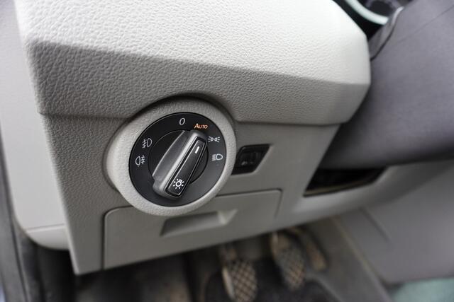 Volkswagen TRANSPORTER L2H1 150pk Trekhaak Apple Carplay Camera Parkeersensoren Cruise control 3-Zits Sidebars Velgen Spoilerset