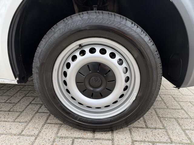Volkswagen TRANSPORTER 2.0 TDI 150pk DSG automaat / L2H1 Comfortline / vaste prijs rijklaar € 16.950 ex btw / lease vanaf € 285 / euro 6 / bpm vrij / airco / cruise / navigatie / parkpilot / 2 x stoel met armsteun !