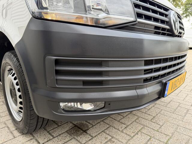 Volkswagen TRANSPORTER 2.0 TDI 150pk DSG automaat / L2H1 Comfortline / vaste prijs rijklaar € 16.950 ex btw / lease vanaf € 285 / euro 6 / bpm vrij / airco / cruise / navigatie / parkpilot / 2 x stoel met armsteun !