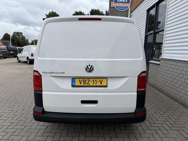 Volkswagen TRANSPORTER 2.0 TDI 150pk DSG automaat / L2H1 Comfortline / vaste prijs rijklaar € 16.950 ex btw / lease vanaf € 285 / euro 6 / bpm vrij / airco / cruise / navigatie / parkpilot / 2 x stoel met armsteun !