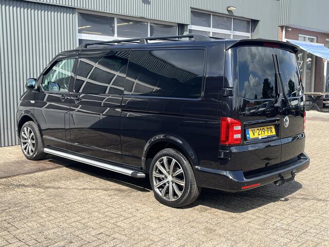 Volkswagen TRANSPORTER 2.0 TDI L2H1 DC 2x elektrische schuifdeur Leder Apple carplay Schuifdak Stoelverwarming Trekhaak Navigatiesysteem Sitebars Stuurwielbediening Parkeersensoren voor en achter Euro 6