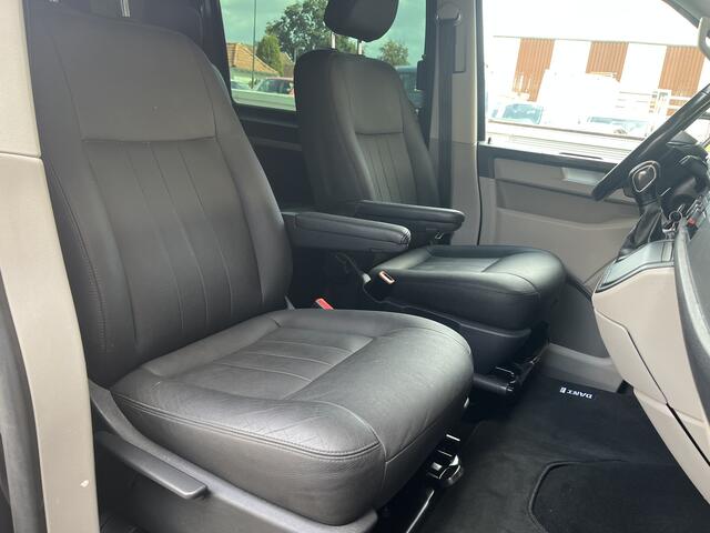 Volkswagen TRANSPORTER 2.0 TDI L2H1 DC 2x elektrische schuifdeur Leder Apple carplay Schuifdak Stoelverwarming Trekhaak Navigatiesysteem Sitebars Stuurwielbediening Parkeersensoren voor en achter Euro 6