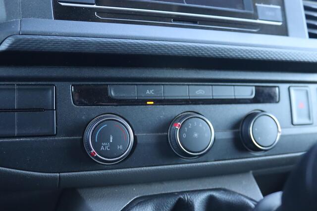 Volkswagen TRANSPORTER 2.0 TDI L2H1 110PK, App Connect, Cruise Control, Trekhaak, Airco,