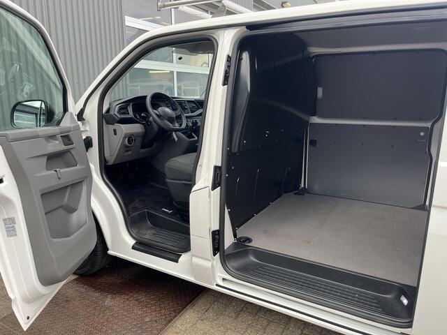 Volkswagen TRANSPORTER 2.0 TDI L2H1 150pk dubbele schuifdeur Airco Cruise controle Imperiaal Trekhaak 2500kg trekgewicht Telefoonverbinding Standkachel 3-Persoons Euro 6