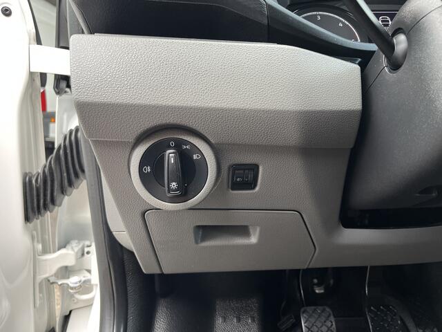 Volkswagen TRANSPORTER 2.0 TDI L2H1 150pk dubbele schuifdeur Airco Cruise controle Imperiaal Trekhaak 2500kg trekgewicht Telefoonverbinding Standkachel 3-Persoons Euro 6