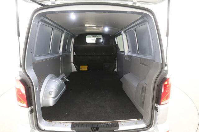 Volkswagen TRANSPORTER 2.0 TDI 150PK L2H1 | Automaat | Airco | Camera | Cruise | 3 Zits | Carplay | Navi
