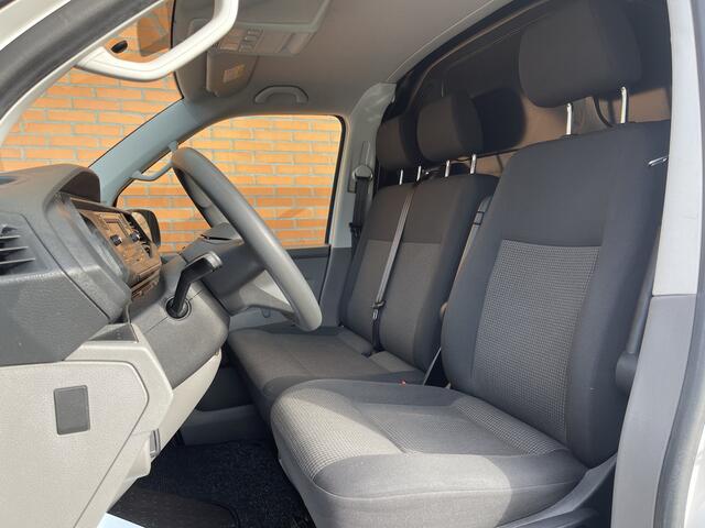 Volkswagen TRANSPORTER 2.0 TDI L1H1 28 | Trekhaak | Airconditioning | Bluetooth | Betonplex | Centrale Vergrendeling |