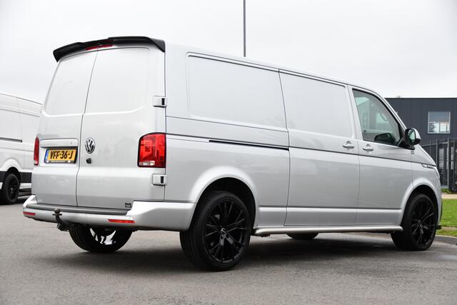 Volkswagen TRANSPORTER 2.0 TDI L2H1 28 Bulli Virtual, Camera, Carplay, Adaptieve Cruise, Automaat, 150pk, Sensoren, Leder, Multimedia, Trekhaak, Uniek!