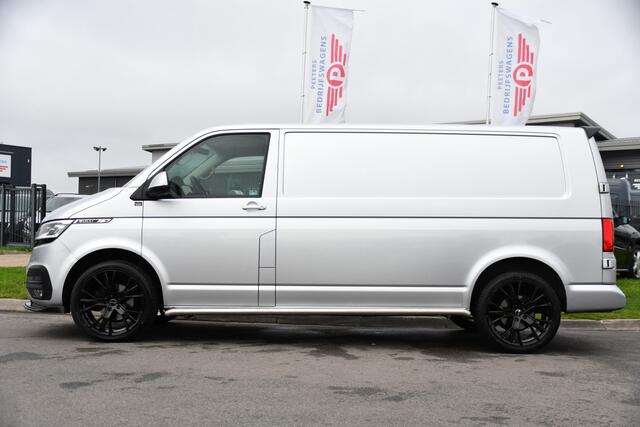 Volkswagen TRANSPORTER 2.0 TDI L2H1 28 Bulli Virtual, Camera, Carplay, Adaptieve Cruise, Automaat, 150pk, Sensoren, Leder, Multimedia, Trekhaak, Uniek!
