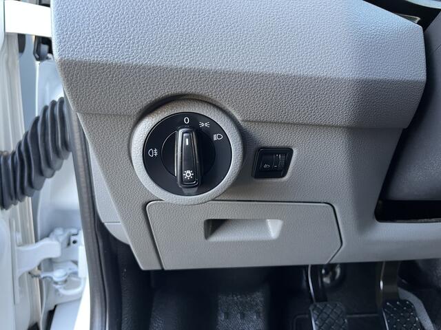 Volkswagen TRANSPORTER 2.0 TDI L2H1 150pk dubbele schuifdeur Airco Cruise controle Imperiaal Trekhaak 2500kg trekgewicht Telefoonverbinding Standkachel 3-Persoons Euro 6