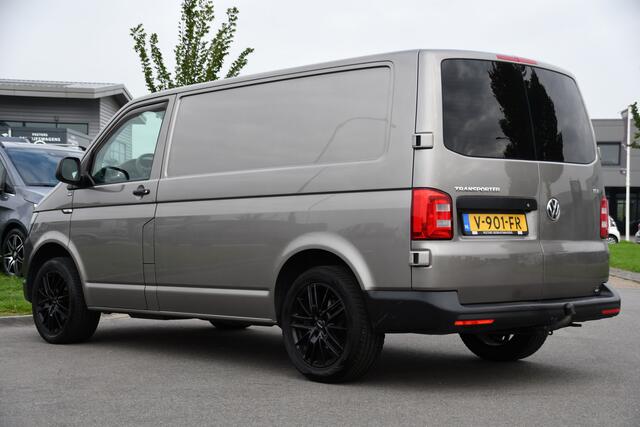Volkswagen TRANSPORTER 2.0 TDI L1H1 PB Edition Camera, Airco, Trekhaak, Multimedia, 85pk, Radio, Uniek!