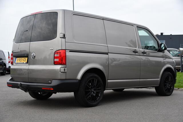 Volkswagen TRANSPORTER 2.0 TDI L1H1 PB Edition Camera, Airco, Trekhaak, Multimedia, 85pk, Radio, Uniek!