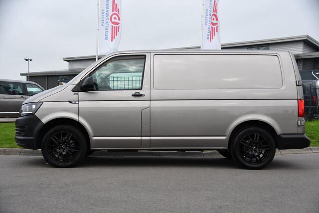 Volkswagen TRANSPORTER 2.0 TDI L1H1 PB Edition Camera, Airco, Trekhaak, Multimedia, 85pk, Radio, Uniek!