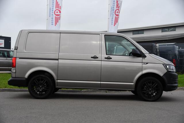 Volkswagen TRANSPORTER 2.0 TDI L1H1 PB Edition Camera, Airco, Trekhaak, Multimedia, 85pk, Radio, Uniek!