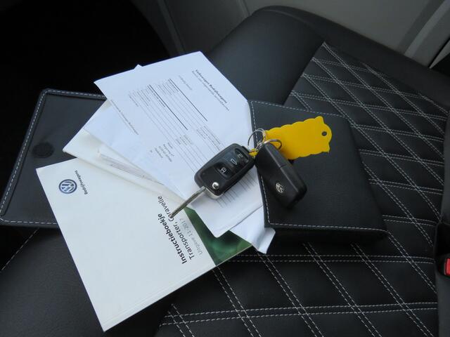 Volkswagen TRANSPORTER 2.0 TDI 150Pk DSG L2H1 Highline E6 * Rijklaarprijs incl. garantie * Camera * Leder * Trekhaak * ACC * Navi * Led * Carplay Android *