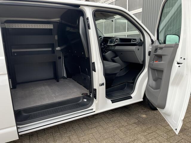 Volkswagen TRANSPORTER 2.0 TDI L2H1 150pk dubbele schuifdeur Airco Cruise controle Imperiaal Trekhaak 2500kg trekgewicht Telefoonverbinding Standkachel 3-Persoons Euro 6