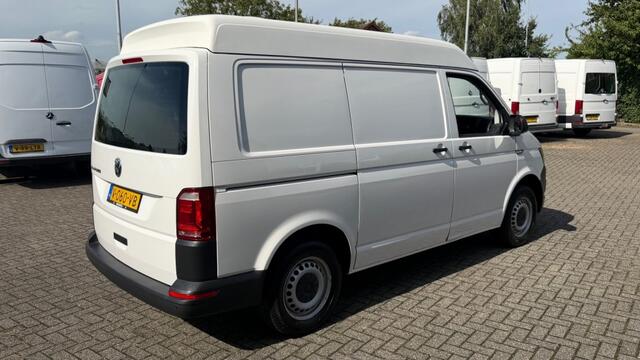 Volkswagen TRANSPORTER 2.0 TDI 75KW 102PK L1H2 EURO 6 AIRCO/ CRUISE CONTROL/ PARKEERSENSOREN/ 100% DEALERONDERHOUDEN