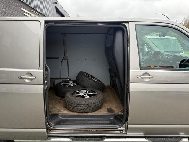 Volkswagen TRANSPORTER 2.0 TDI L2H1 DC Highline | 2E EIGENAAR | NW DISTR RIEM | NAVI | CAMERA | CRUISE |AIRCO |