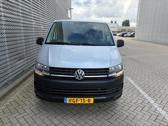 Volkswagen TRANSPORTER 2.0 TDI 102PK L2H1 Comfortline navi / 17" lm-velgen / trekhaak / pdc achter / dichte deuren / aluca laden / etc