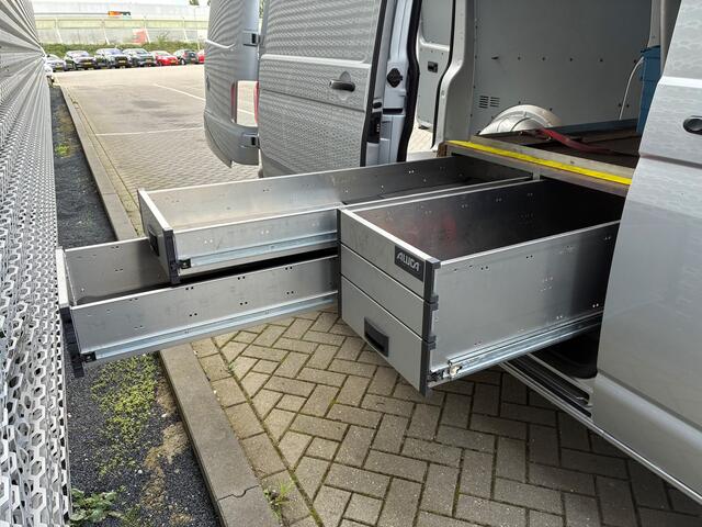 Volkswagen TRANSPORTER 2.0 TDI 102PK L2H1 Comfortline navi / 17" lm-velgen / trekhaak / pdc achter / dichte deuren / aluca laden / etc