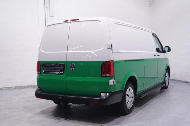 Volkswagen TRANSPORTER 2.0 TDI 110 pk L2H1 Airco, Two Tone Groen / Wit Cruise Control, Trekhaak 2.200 kg, 2-Zits