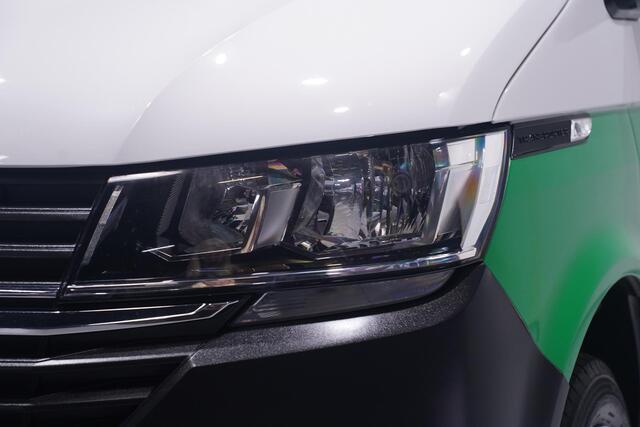 Volkswagen TRANSPORTER 2.0 TDI 110 pk L2H1 Airco, Two Tone Groen / Wit Cruise Control, Trekhaak 2.200 kg, 2-Zits