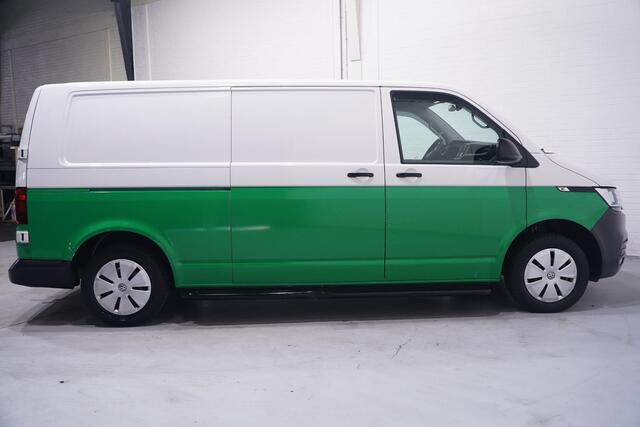 Volkswagen TRANSPORTER 2.0 TDI 110 pk L2H1 Airco, Two Tone Groen / Wit Cruise Control, Trekhaak 2.200 kg, 2-Zits