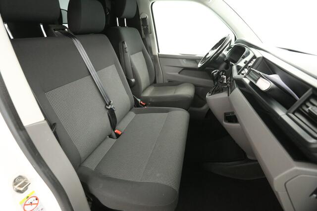Volkswagen TRANSPORTER 2.0 TDI 150PK L1H1 | Aut. | Airco | Cruise | 3 Zits | Carplay | Navi | Stoelverw. | Trekhaak