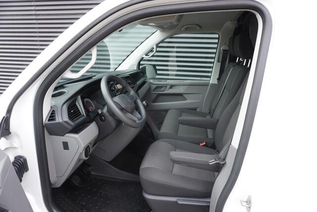 Volkswagen TRANSPORTER 150pk L2H1 Apple Carplay Parkeersensoren Navigatie Achterdeuren Cruise control 3-Zits