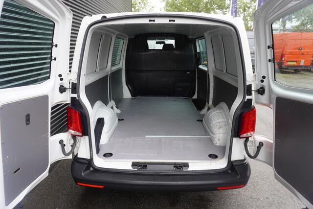Volkswagen TRANSPORTER 110pk L2H1 Navigatie Achterdeuren Apple carplay LED Camera Parkeersensoren ACC Cruise control