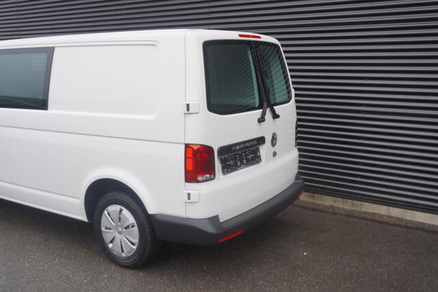 Volkswagen TRANSPORTER 110pk L2H1 Navigatie Achterdeuren Apple carplay LED Camera Parkeersensoren ACC Cruise control