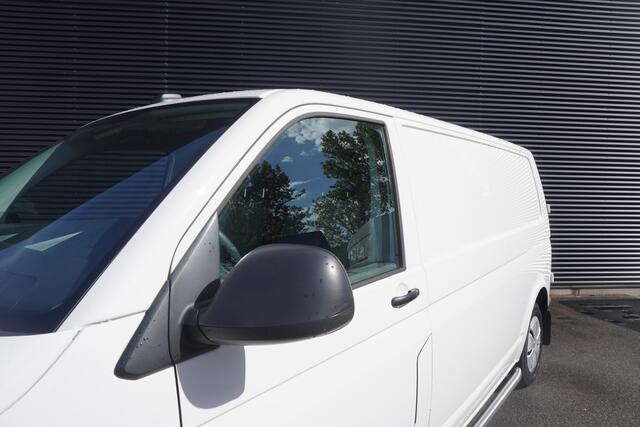 Volkswagen TRANSPORTER L2H1 110pk L2H1 Camera Apple Carplay Airco Cruise control 3-zits