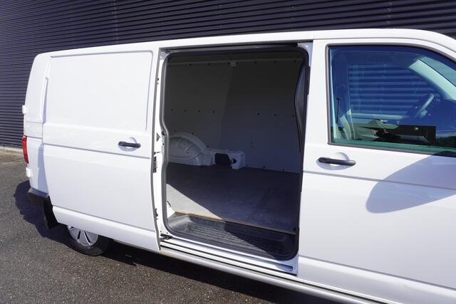 Volkswagen TRANSPORTER L2H1 110pk L2H1 Camera Apple Carplay Airco Cruise control 3-zits