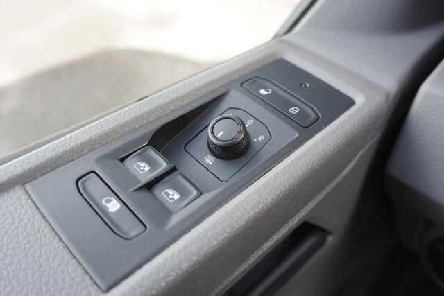 Volkswagen TRANSPORTER L2H1 110pk L2H1 Camera Apple Carplay Airco Cruise control 3-zits
