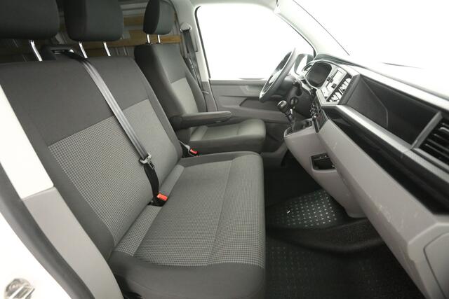 Volkswagen TRANSPORTER 2.0 TDI L1H1 140PK | Airco | Cruise | 3 Zits | Carplay | Trekhaak | Parkeersens.