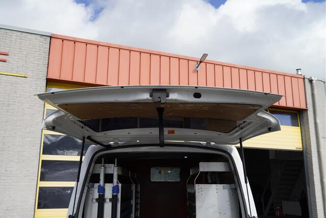 Volkswagen TRANSPORTER 2.0 TDI L2H1 Comfortline BJ2018 Pdc | Trekhaak | Airco | Cruise control | Extra getint glas | Tussenschot+Raam | Zijdeur | Achterklep+Raam | Imperiaal