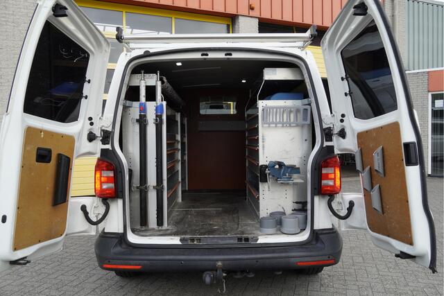 Volkswagen TRANSPORTER 2.0 TDI L2H1 Comfortline BJ2018 Pdc | Trekhaak | Airco | Cruise control | Extra getint glas | Tussenschot+Raam | Zijdeur | Achterdeuren+Raam | Imperiaal