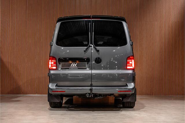 Volkswagen TRANSPORTER 2.0 TDI L2H1 DC 4Motion Highline | Schuifdak | ACC | Bi-Xenon | L+R Schuifdeur | Trekhaak | Camera | Navigatie | Lederen bekleding | Stoelverwarming | DAB | CarPlay | Nieuwe APK