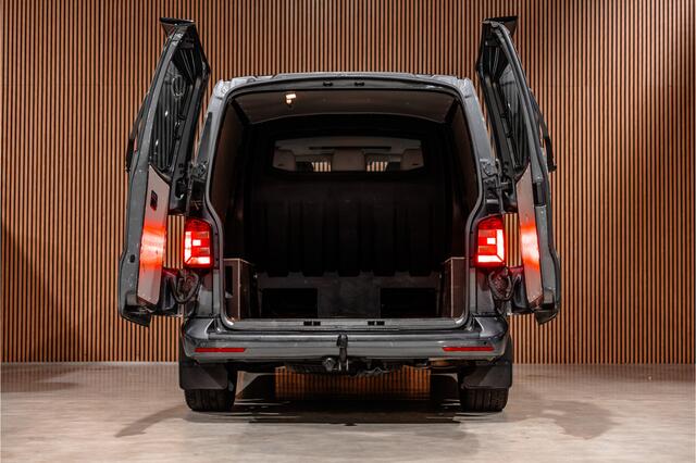 Volkswagen TRANSPORTER 2.0 TDI L2H1 DC 4Motion Highline | Schuifdak | ACC | Bi-Xenon | L+R Schuifdeur | Trekhaak | Camera | Navigatie | Lederen bekleding | Stoelverwarming | DAB | CarPlay | Nieuwe APK