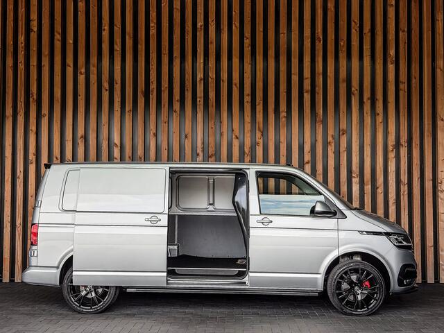 Volkswagen TRANSPORTER 2.0 TDI 150PK DSG L2H1 Marge incl. BTW en BPM | CARPLAY | CAMERA | VOORRUIT VERWARMING | CRUISE | MF STUURWIEL |