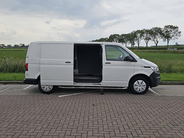 Volkswagen TRANSPORTER 2.0 TDI L2H1 Cruise control, Airco, Pdc, Stoelverwarming, Trekhaak, 3-Zits