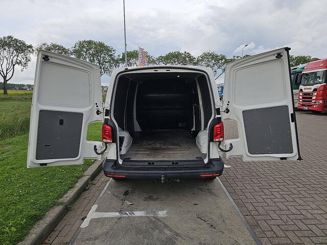 Volkswagen TRANSPORTER 2.0 TDI L2H1 Cruise control, Airco, Pdc, Stoelverwarming, Trekhaak, 3-Zits