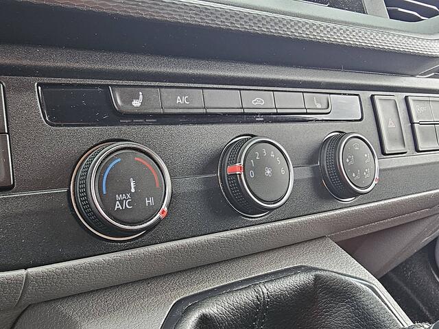 Volkswagen TRANSPORTER 2.0 TDI L2H1 Cruise control, Airco, Pdc, Stoelverwarming, Trekhaak, 3-Zits