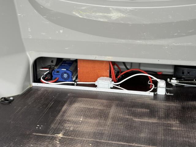 Volkswagen TRANSPORTER 2.0 TDI / L2H1 / DUBBELE CABINE / TREKHAAK / 1e EIG. / CRUISE / AIRCO / ISOFIX
