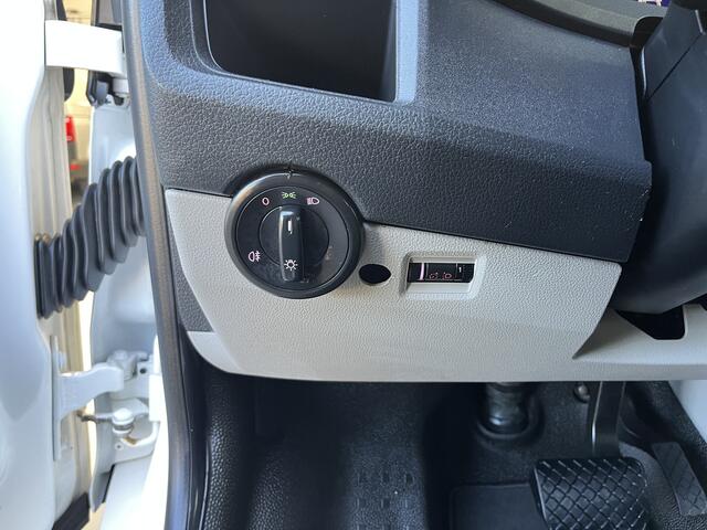 Volkswagen TRANSPORTER 2.0 TDI L2H1 DC 150pk BTW VRIJ!! 2x schuifdeur Airco Cruise controle Telefoonverbinding Trekhaak 2500kg trekgewicht Euro 6 DC 1e eigenaar Dealer onderhouden Ex overheid