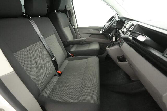 Volkswagen TRANSPORTER 2.0 TDI 150PK L1H1 | Automaat | Airco | Cruise | 3 Zits | Carplay | Trekhaak | Parkeersens.