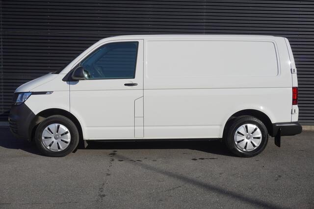 Volkswagen TRANSPORTER 150pk Automaat L1H1 Apple Carplay Parkeersensoren Cruise control Achterdeuren Airco 3-Zits
