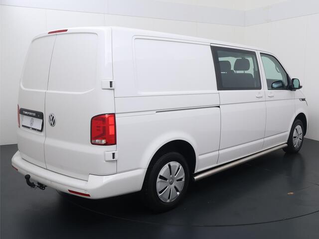 Volkswagen TRANSPORTER 2.0 TDI L2H1 30 DC Highline | 110 pk | Trekhaak | Airco | Cruise control | Navigatiesysteem | Parkeersensoren | Apple Carplay / Android Auto |